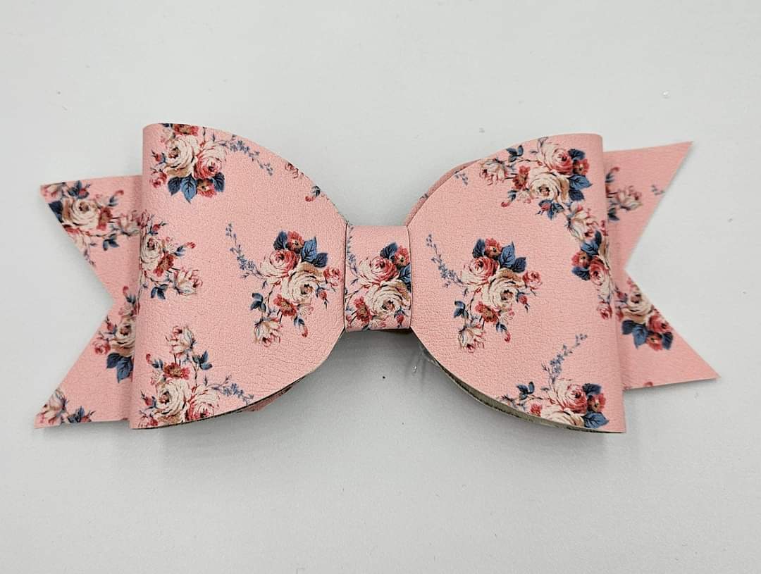 Large Faux leather Clip
