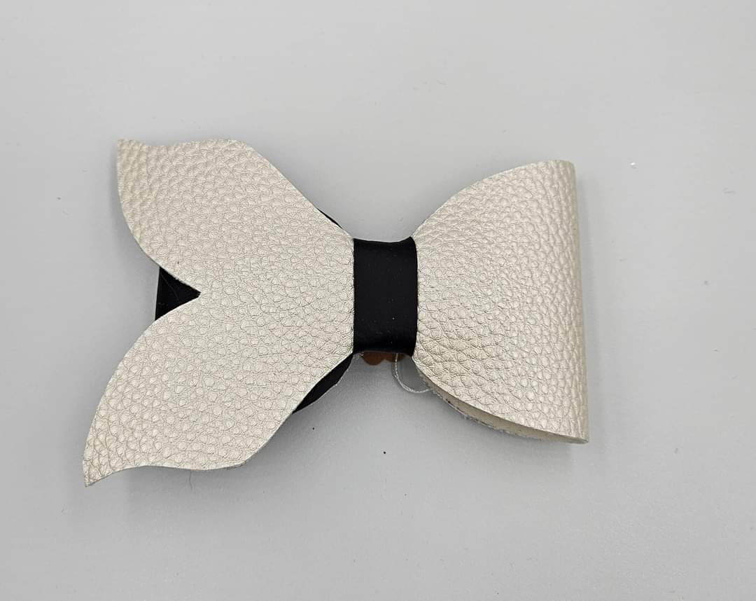 Large Faux leather Clip