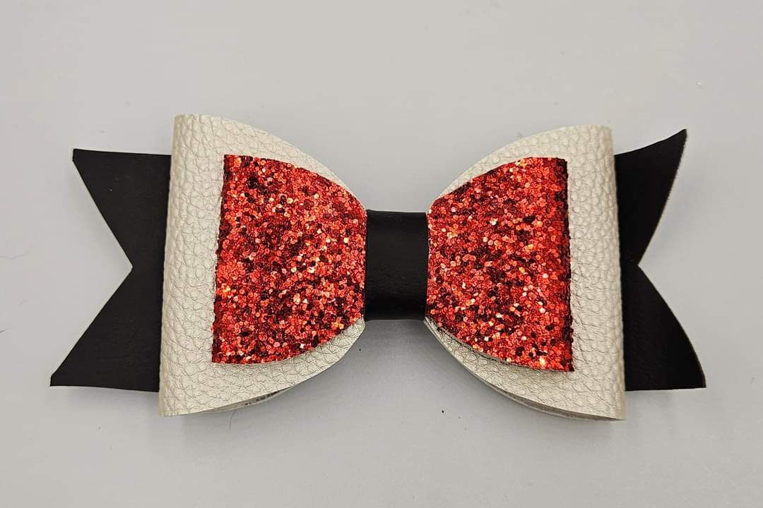Large Faux leather Clip