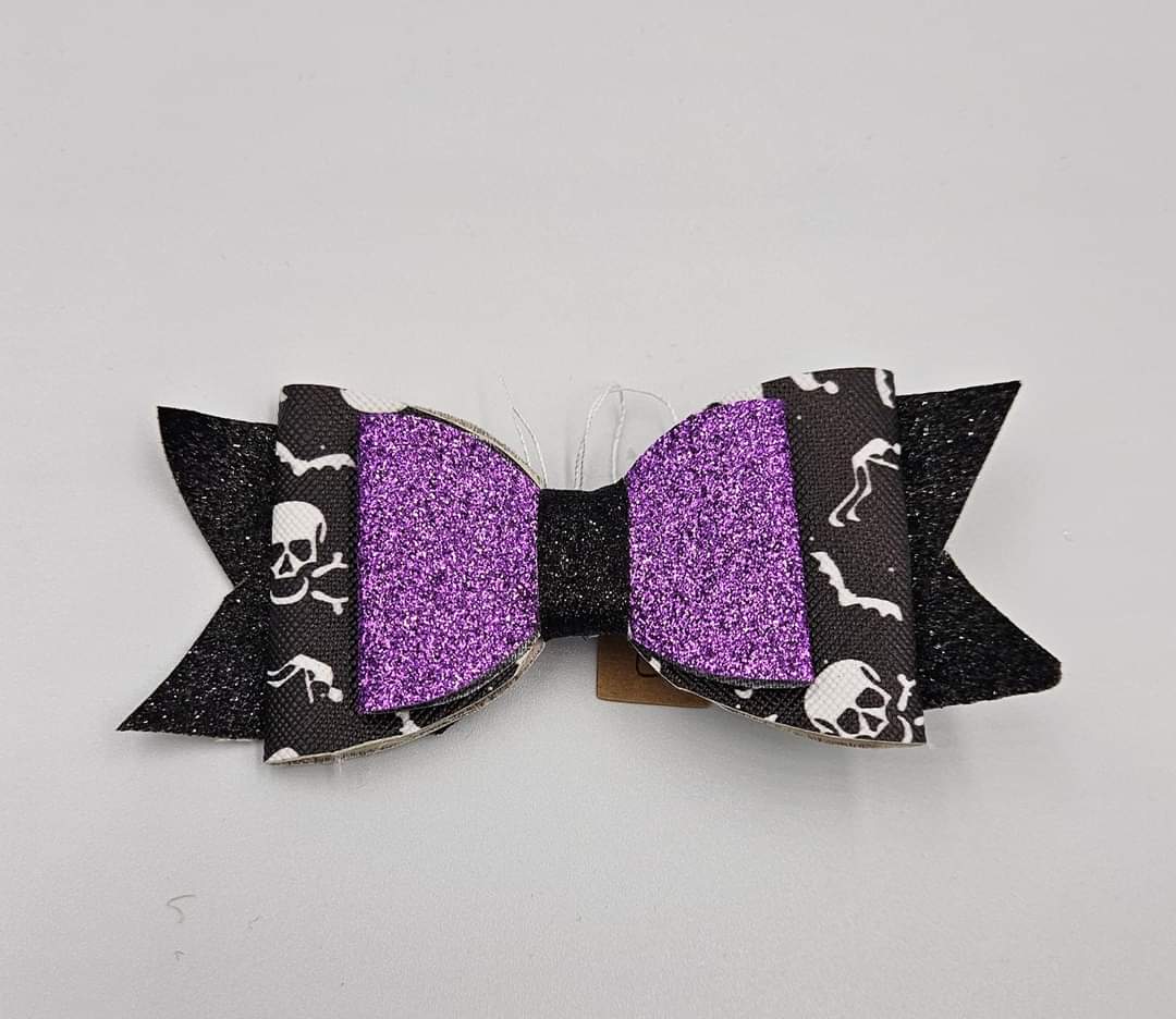 Medium Faux Leather clip