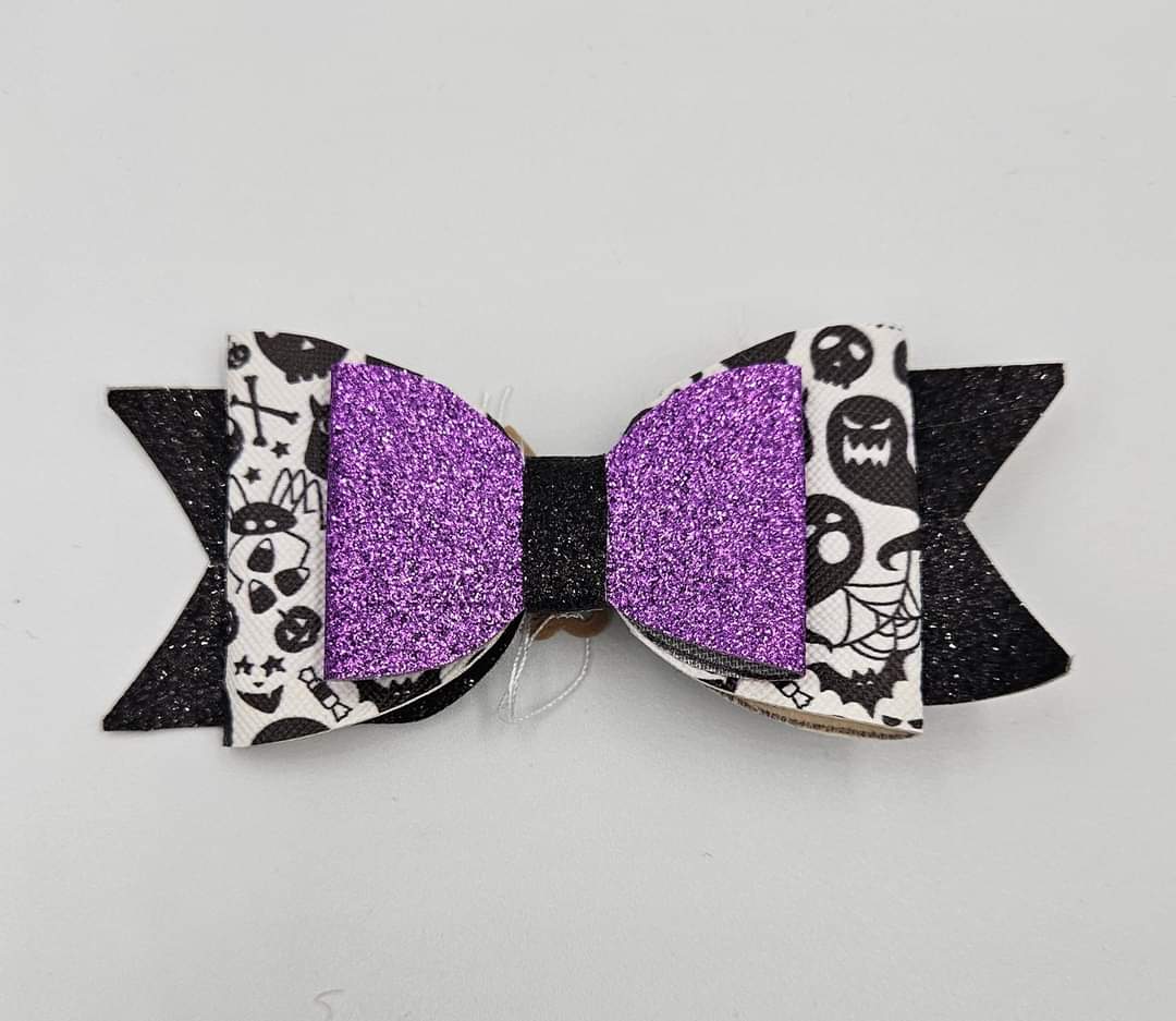 Medium Faux Leather clip