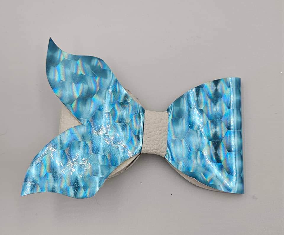 Large Faux leather Clip