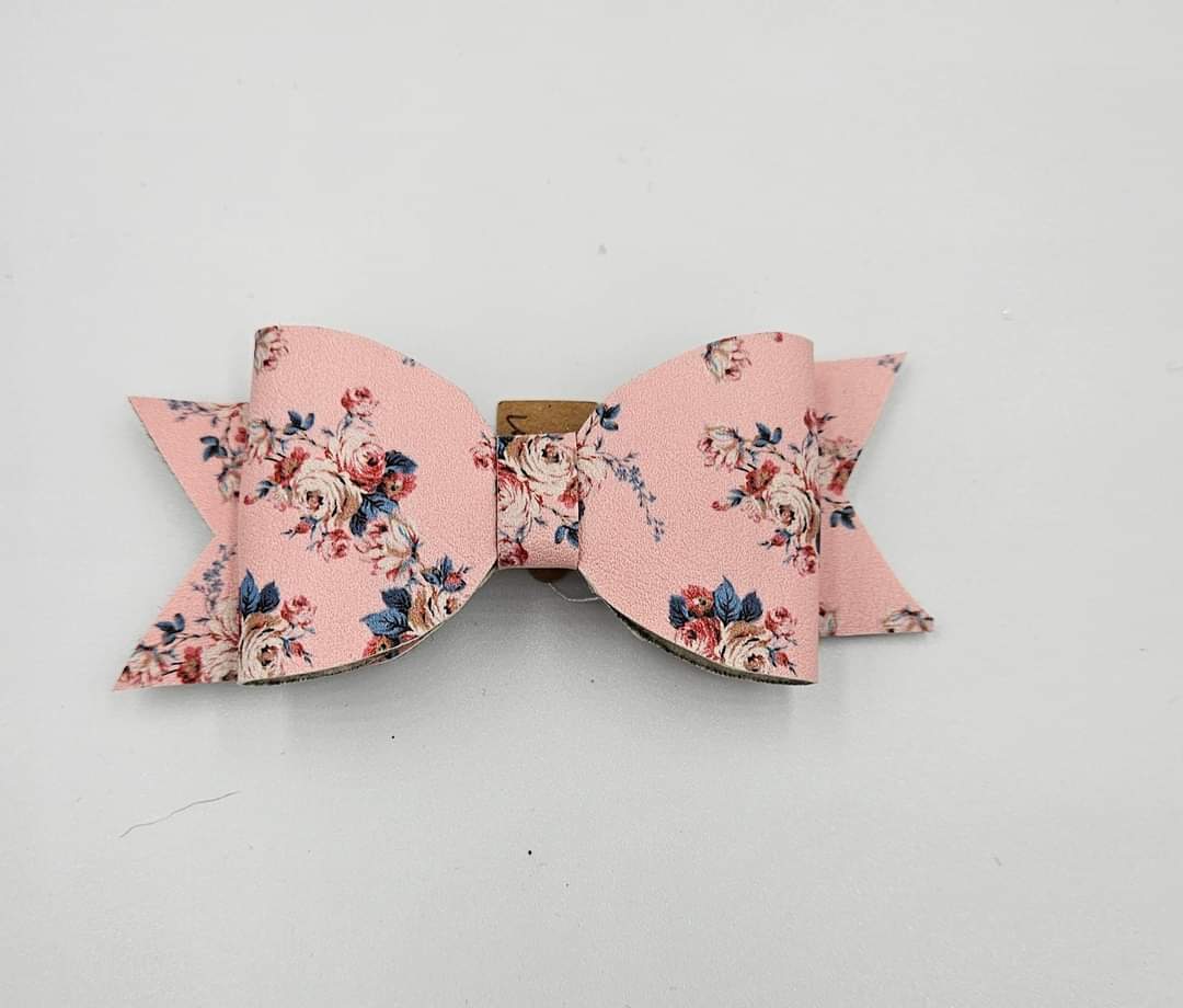 Medium Faux Leather clip